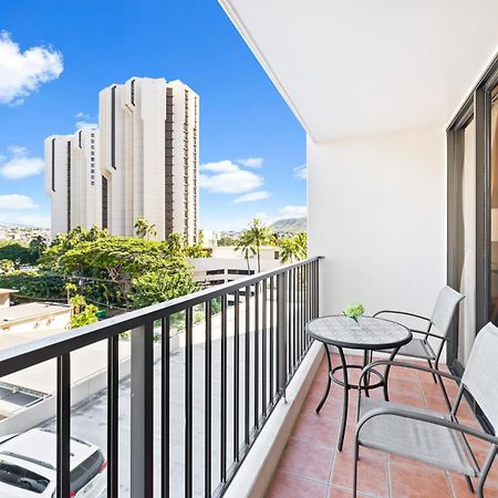 Cozy Waikiki Getaway, Stroll To Beach With Free Parking Гонолулу Экстерьер фото