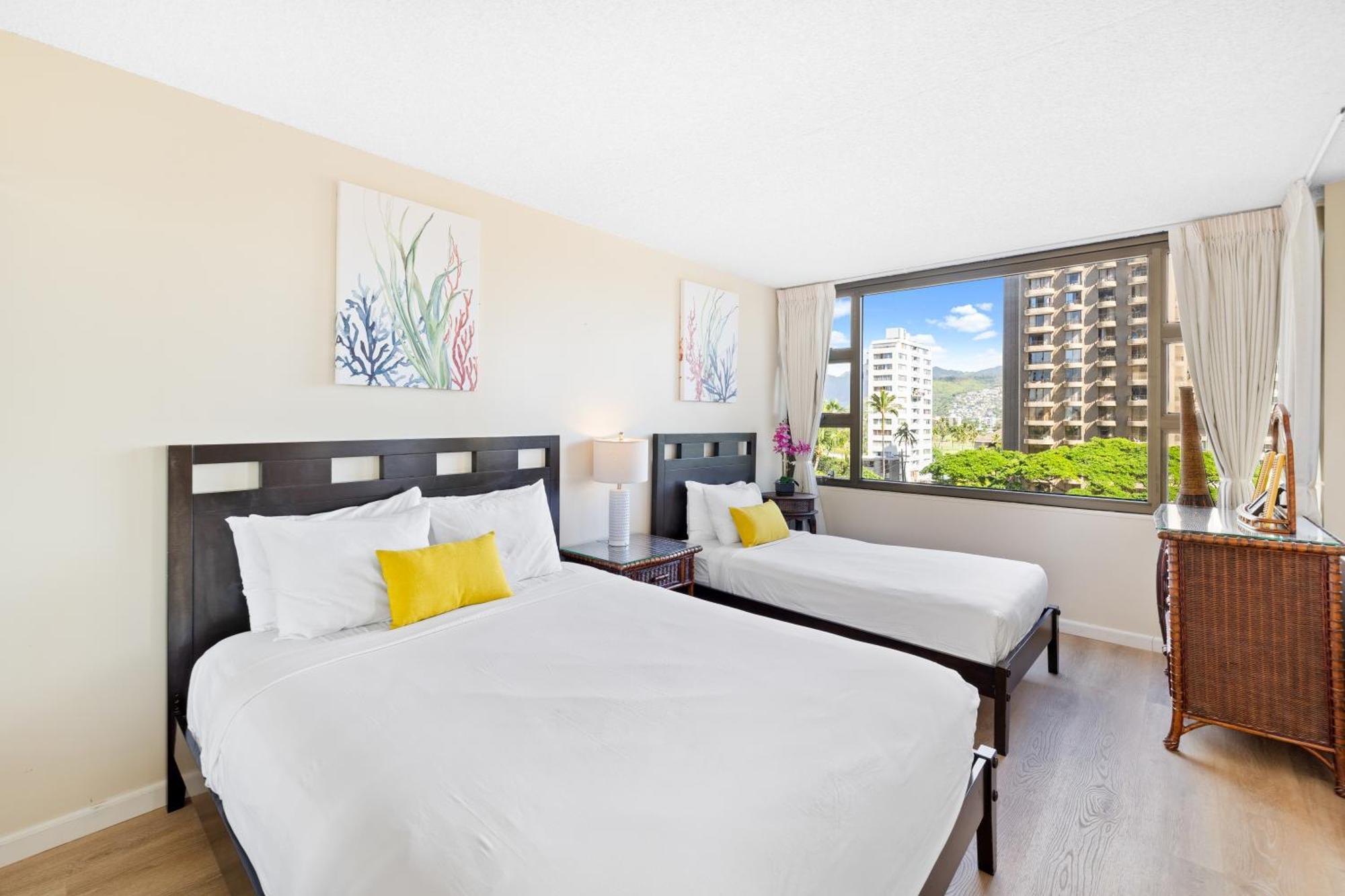 Cozy Waikiki Getaway, Stroll To Beach With Free Parking Гонолулу Экстерьер фото