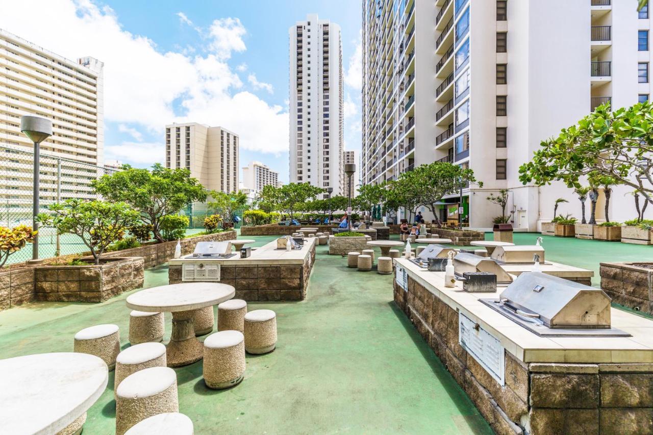 Cozy Waikiki Getaway, Stroll To Beach With Free Parking Гонолулу Экстерьер фото